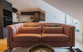 The West End Loft - 5* Retreat - Private Parking!