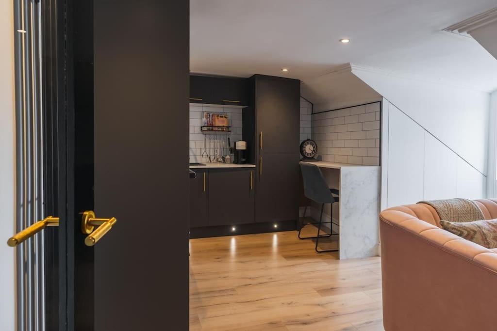 The West End Loft - 5* Retreat - Private Parking! Apartment Glasgow Exterior photo